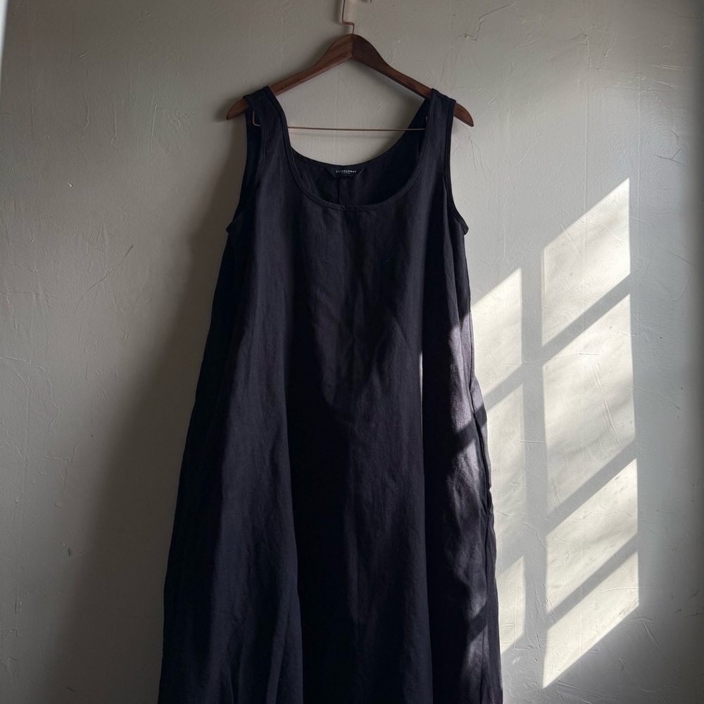 Eva’s Sunday sleeveless linen summer maxi dress